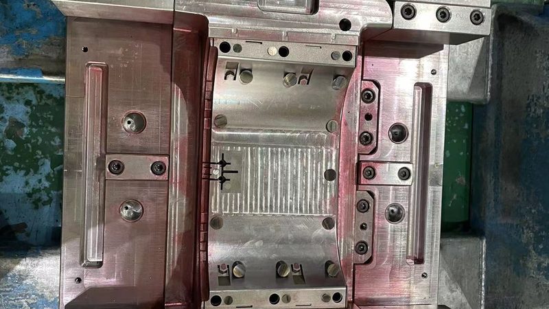 液态硅胶模具：定制加工的奥秘与挑战**