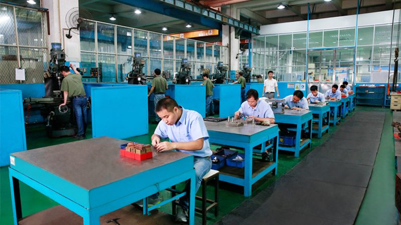目前，成都地区在家电注塑模具行业具有较高知名度的企业有：